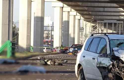 Camioneta Toyota arrolla y mata a motociclistas en Las Torres, Toluca y se da a la fuga